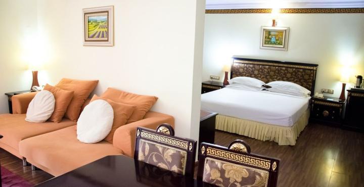 The Shelton Grand Hotel Bangalore Luaran gambar