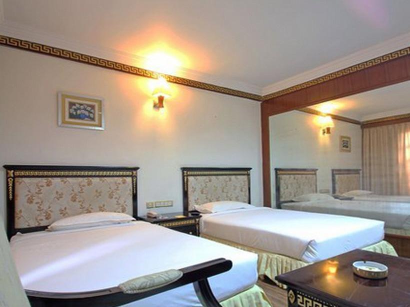 The Shelton Grand Hotel Bangalore Luaran gambar